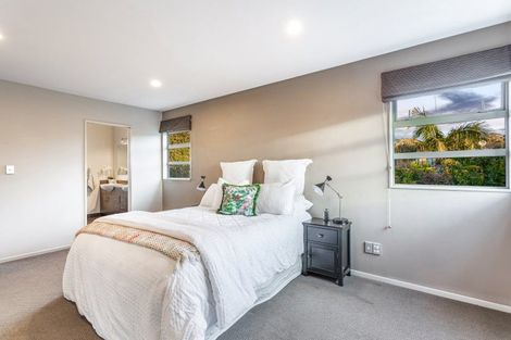 Photo of property in 17 Glen Bay Close, Pinehill, Auckland, 0632