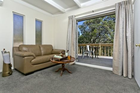 Photo of property in 8 Longwood Place, Forrest Hill, Auckland, 0620