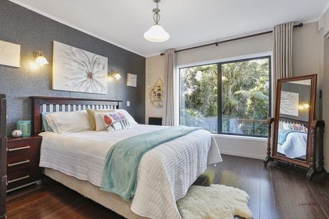 Photo of property in 32 Turanga Road, Henderson Valley, Auckland, 0612