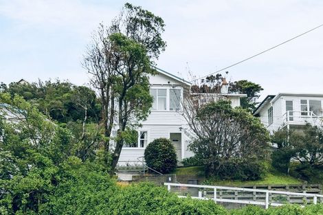 Photo of property in 16 Queens Drive, Kilbirnie, Wellington, 6022