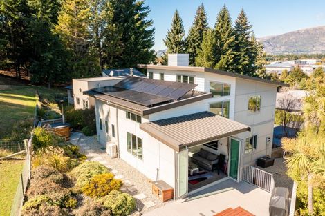 Photo of property in 9 Trevathan Lane, Wanaka, 9305