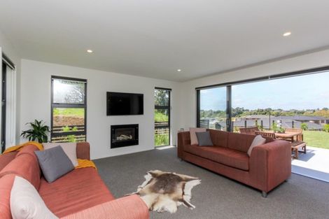 Photo of property in 2 Western Rise, Hurworth, New Plymouth, 4310