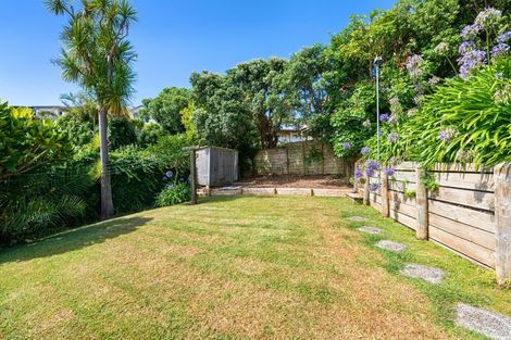 Photo of property in 10 Chelverton Terrace, Red Beach, 0932