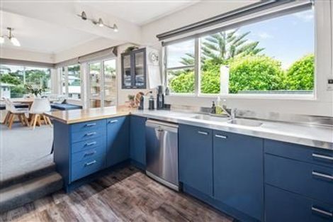 Photo of property in 19 Black Rock Road, Newlands, Wellington, 6037