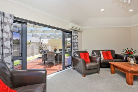 Photo of property in 12 Knightsbridge Place, Taradale, Napier, 4112