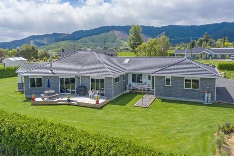 Photo of property in 33 Wakefield Road, Levin, 5571