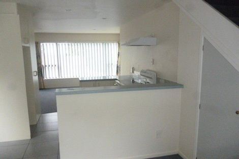 Photo of property in 8 Kingsclere Place, Goodwood Heights, Auckland, 2105