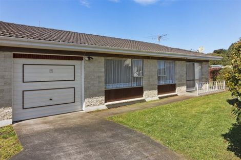 Photo of property in 2/15 Meadowcourt Drive, Manukau, Auckland, 2025