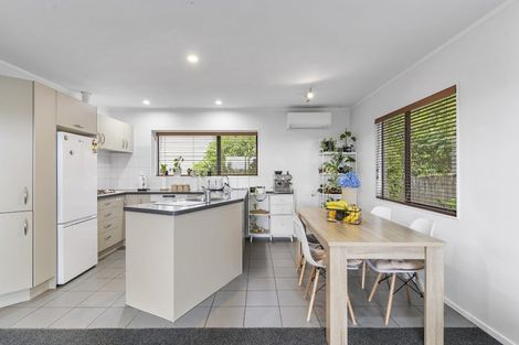Photo of property in 2/23 Heathglen Place, Bayview, Auckland, 0629