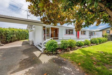 Photo of property in 8-8a Walton Avenue, Waikanae, 5036