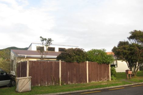 Photo of property in 15 Redwood Close, Paraparaumu, 5032