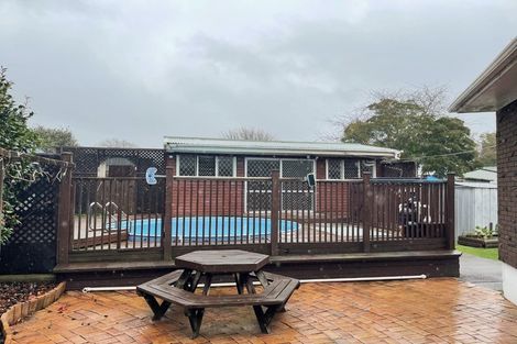 Photo of property in 2 Lendic Avenue, Henderson, Auckland, 0612