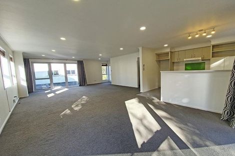 Photo of property in 6/13 Kaihu Street, Northcote, Auckland, 0627