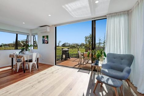 Photo of property in 30 Aitkenhead Court, Parakai, 0830