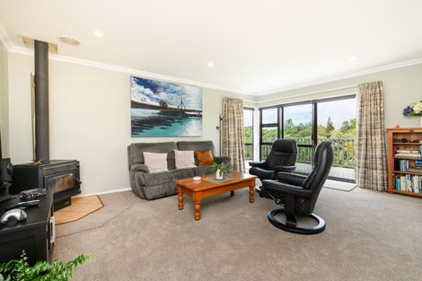 Photo of property in 11 Greenwood Place, Fitzherbert, Palmerston North, 4410