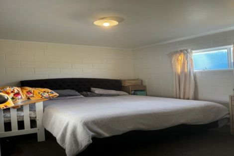 Photo of property in 4 Waimana Road, Conifer Grove, Takanini, 2112