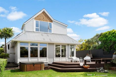 Photo of property in 27 Waru Street, Khandallah, Wellington, 6035