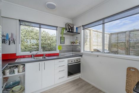 Photo of property in 12 Hardy Place, Cooks Beach, Whitianga, 3591