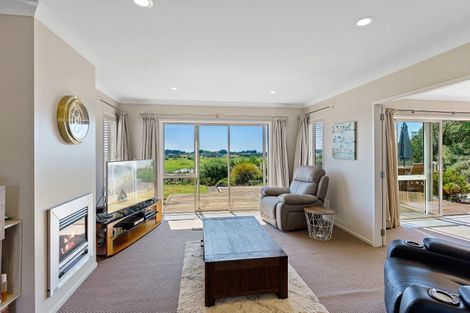 Photo of property in 52 Harakeke Road, Te Horo, Otaki, 5581