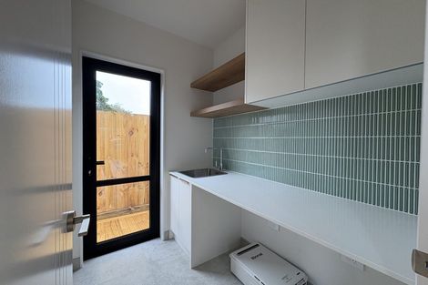 Photo of property in 102c Ennis Avenue, Pakuranga Heights, Auckland, 2010