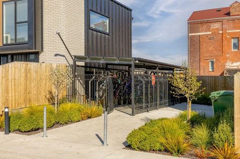 Photo of property in 2/327 Lincoln Road, Addington, Christchurch, 8024