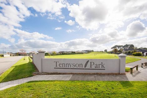 Photo of property in 33 Tennyson Avenue, Kelvin Grove, Palmerston North, 4414
