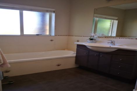 Photo of property in 12 Pajaro Place, Golflands, Auckland, 2013