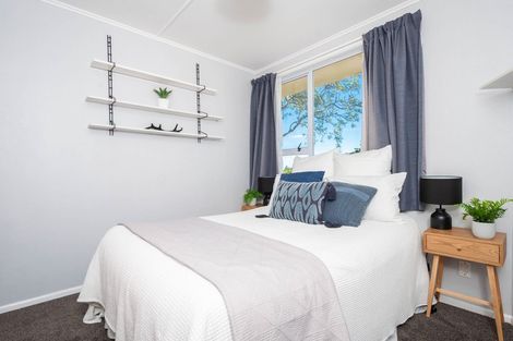 Photo of property in 8 Link Road, Newlands, Wellington, 6037