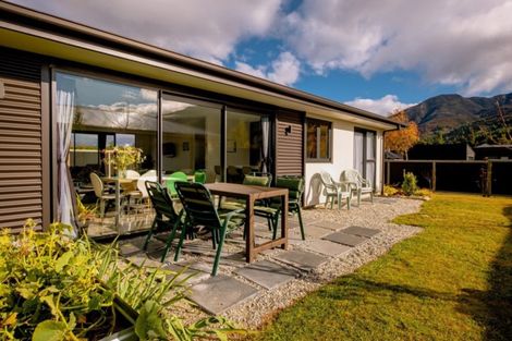 Photo of property in 6 Hewson Crescent, Lake Hawea, Wanaka, 9382