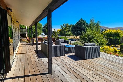 Photo of property in 4 Hamilton Drive, Lake Tekapo, 7999