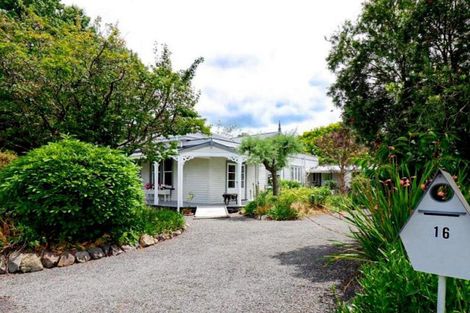 Photo of property in 16 Hunter Street, Dannevirke, 4930
