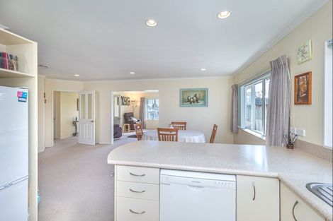 Photo of property in 68 Weraroa Road, Levin, 5510