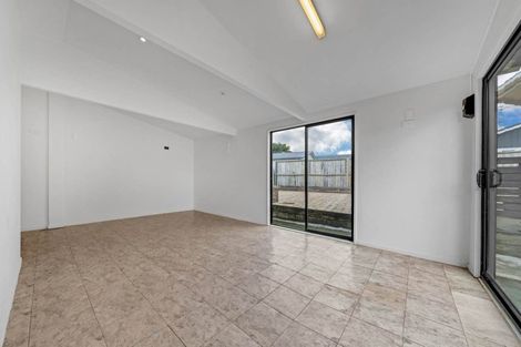 Photo of property in 54 Edgewater Drive, Pakuranga, Auckland, 2010