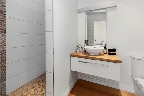 Photo of property in 39 Pukatea Street, Eastbourne, Lower Hutt, 5013