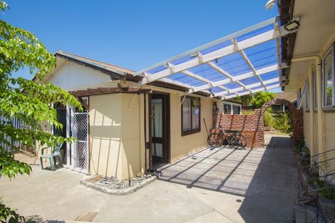 Photo of property in 4 Anita Grove, Riverdale, Gisborne, 4010