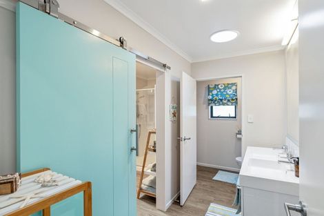 Photo of property in 46 Kent Avenue, Waitarere Beach, Levin, 5510