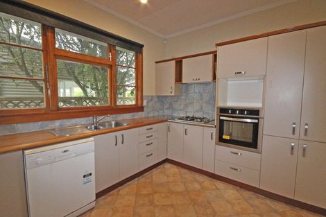 Photo of property in 28 Pahiatua Street, Hokowhitu, Palmerston North, 4410