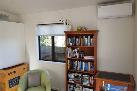 Photo of property in 38 Sunnynook Road, Sunnynook, Auckland, 0620