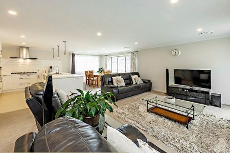 Photo of property in 3 Rohea Place, Opaheke, Papakura, 2113