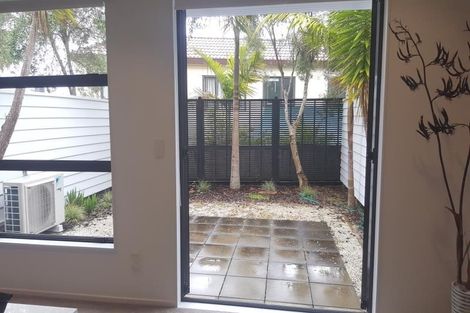 Photo of property in 3/40 Scarlet Oak Drive, Schnapper Rock, Auckland, 0632