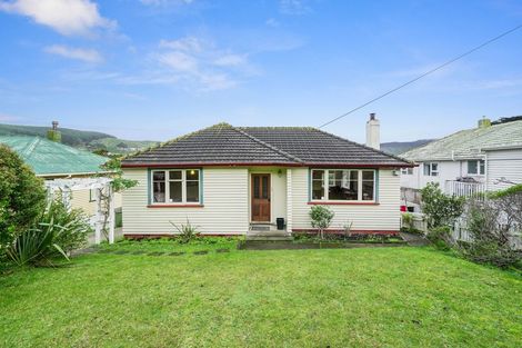 Photo of property in 44 Taylor Terrace, Tawa, Wellington, 5028