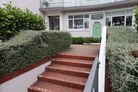 Photo of property in Fountain Court, 11/48 Oriental Parade, Oriental Bay, Wellington, 6011