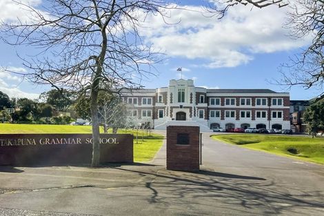 Photo of property in 23 Hanlon Crescent, Narrow Neck, Auckland, 0624