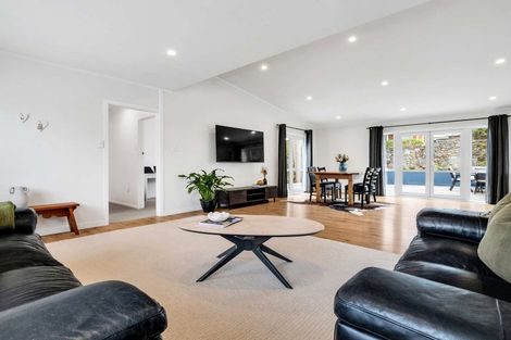 Photo of property in 1 Melia Place, Stanmore Bay, Whangaparaoa, 0932