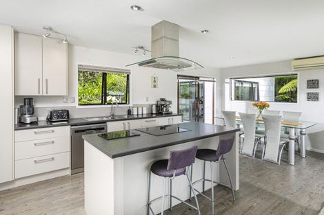 Photo of property in 5 Reynolds Place, Torbay, Auckland, 0630