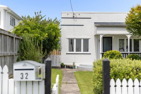 Photo of property in 32 Bellevue Road, Brookfield, Tauranga, 3110