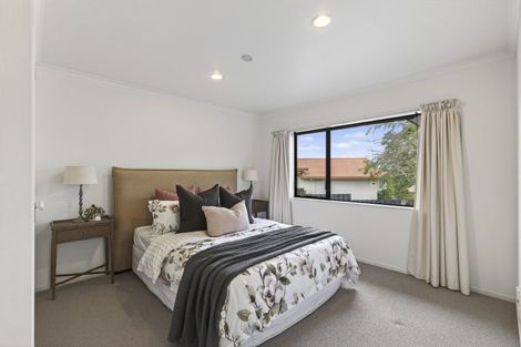 Photo of property in 15 Sandel Rise, Merrilands, New Plymouth, 4312