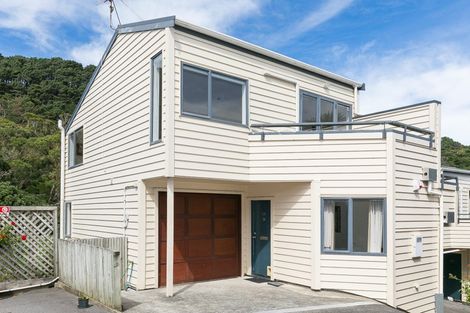 Photo of property in 28 Lawson Place, Mount Victoria, Wellington, 6011