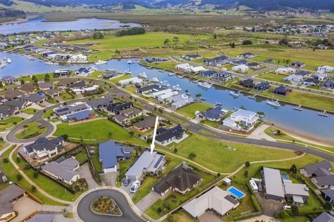 Photo of property in 18 Roseberry Place, Whitianga, 3510