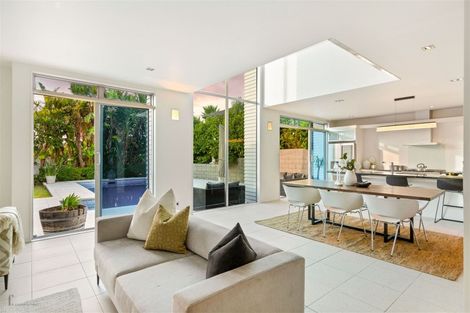 Photo of property in 7 Rangi Avenue, Schnapper Rock, Auckland, 0632